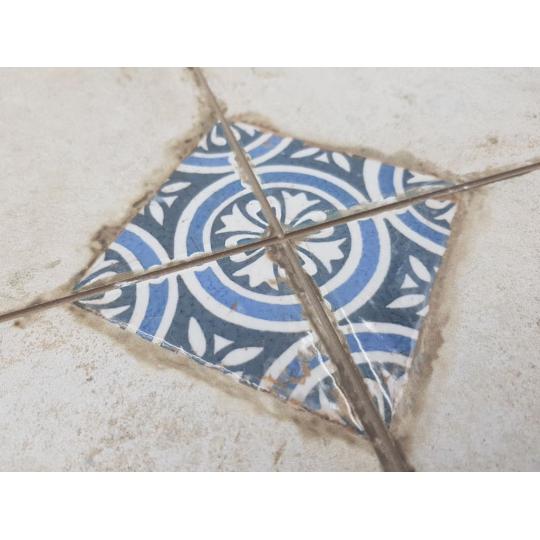 mediterran kulteri terasz spanyol padloburkolat kek jarolap klasszikus tozzetto csempe csempeberakasos burkolat nappali konyha vilagos kiscsempes konya burkolatok lameridiana lakberendezesi aruhaz csempe greslap mintas csempe.jpg